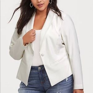 NWT Torrid Tuxedo Blazer